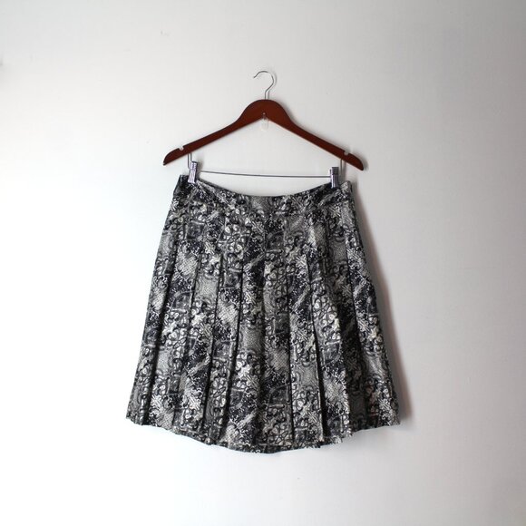 Brooks Brothers Dresses & Skirts - Brooks Brothers silk satin pleated womens skirt size 10 black print New